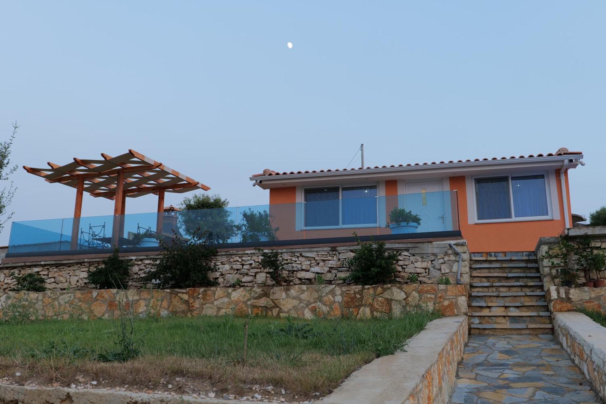 Twins Sarandë