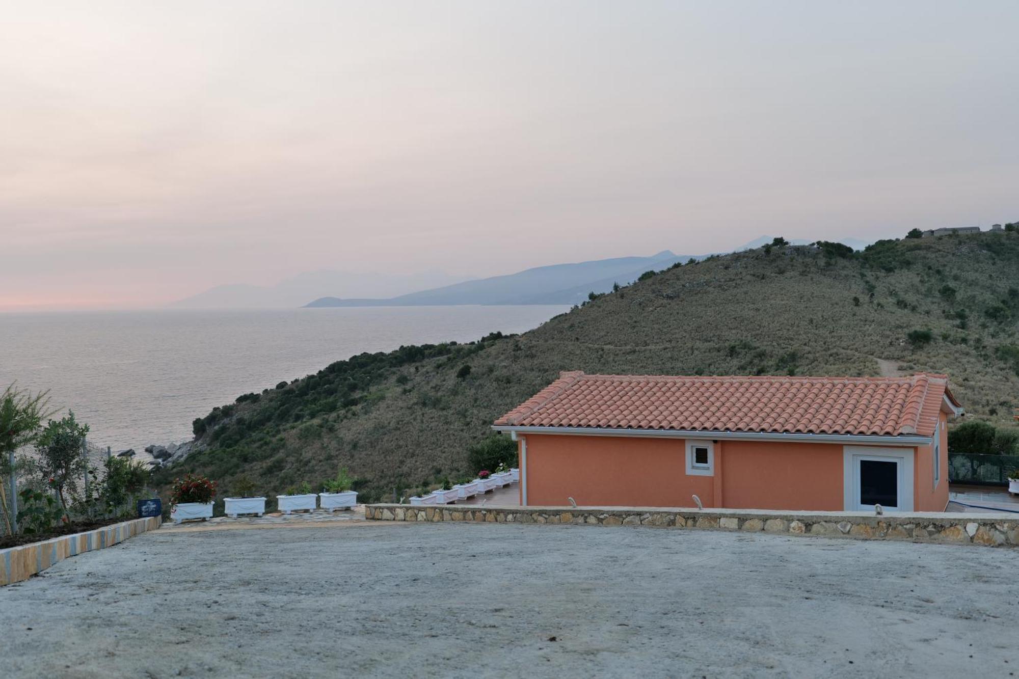 Twins Saranda